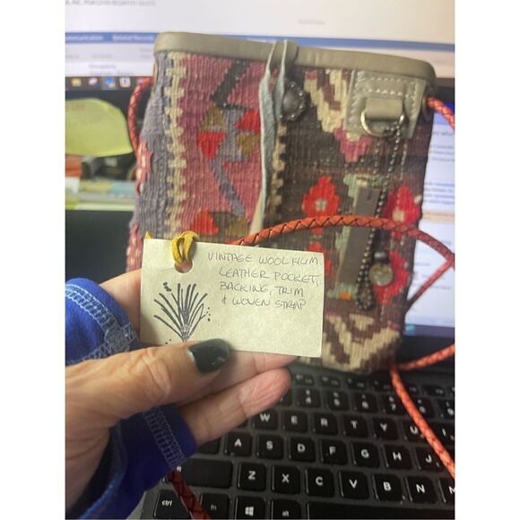 Vintage wool klum leather pocket backing trim woven strap.  New with tag
Cutest - Picture 5 of 6